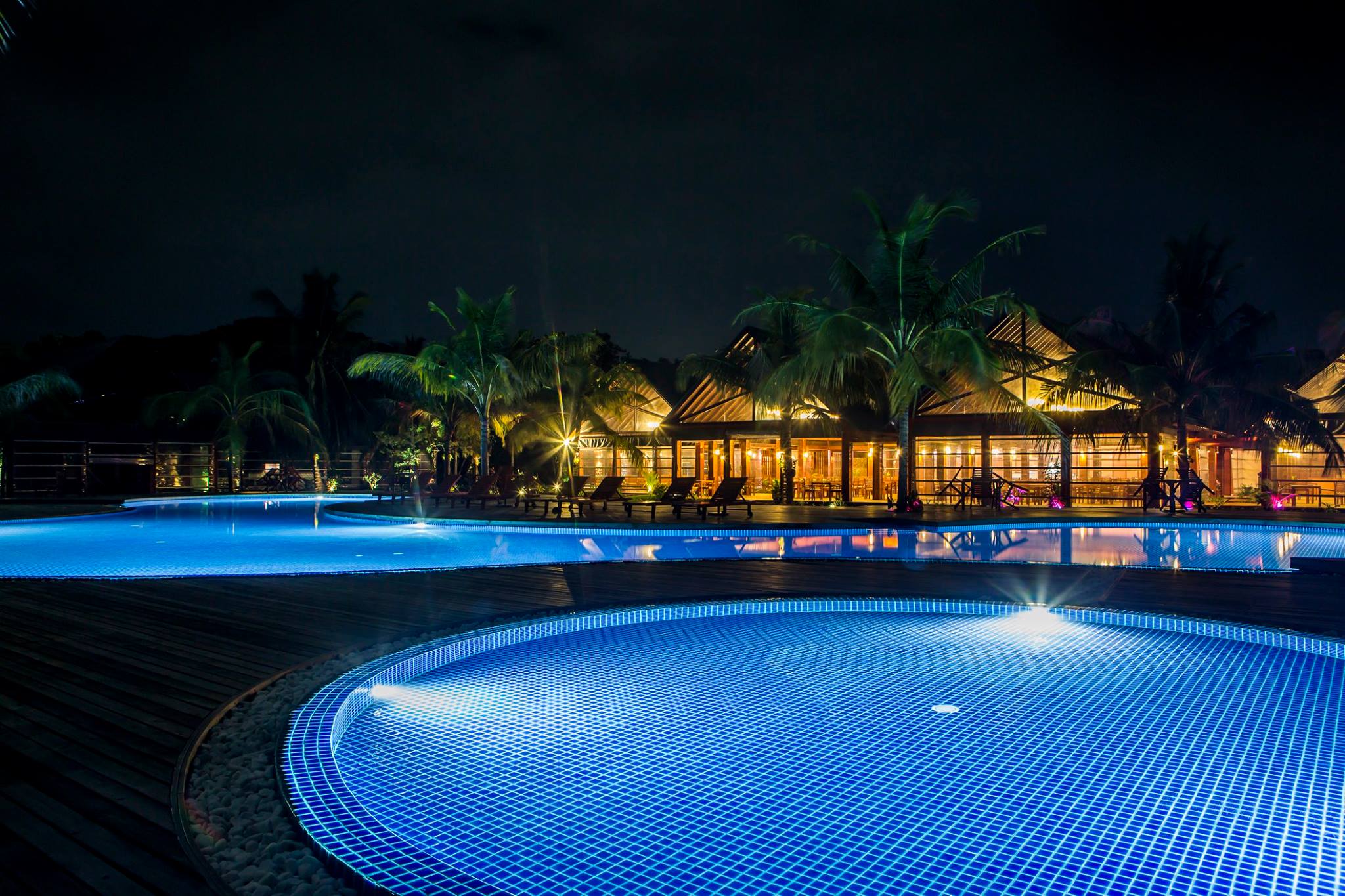 swimming pool tiles maldive